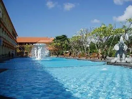 Otel Febri's & 4*
