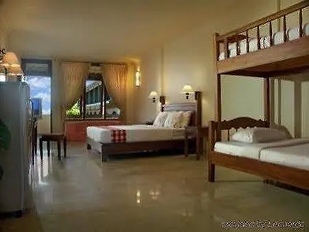 Otel Febri's & 4*